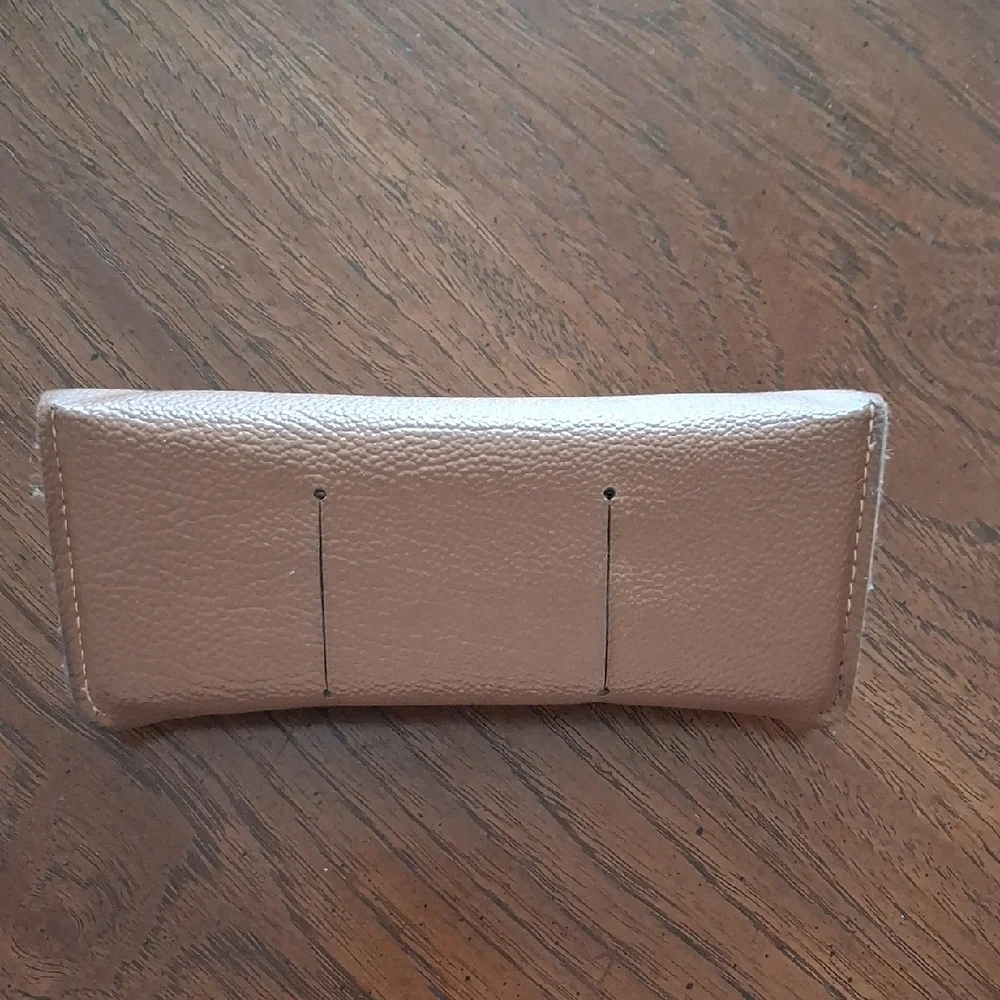 Vintage Ray-Ban Aviator Sunglasses - Black Frame with Dark Lenses - Picture 8 of 10